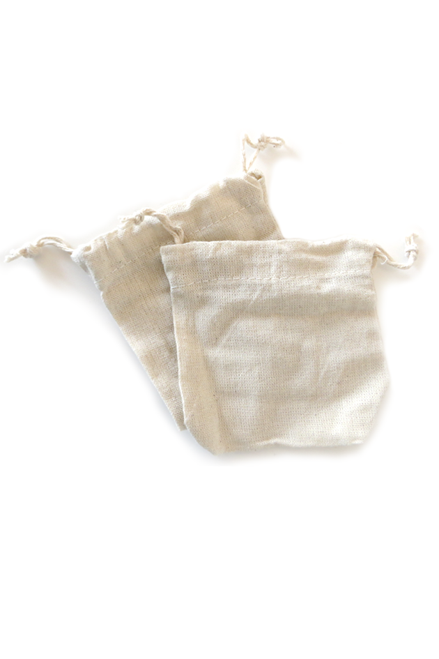 Includes 2 cotton soapnut washing pouches